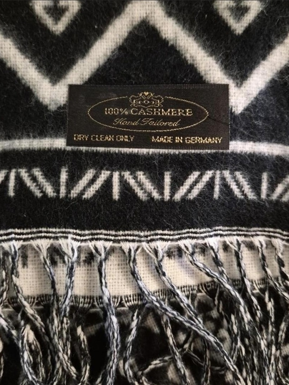 100% Cashmere Hand-Tailored Black & White Fringe Scarf - Made in Germany